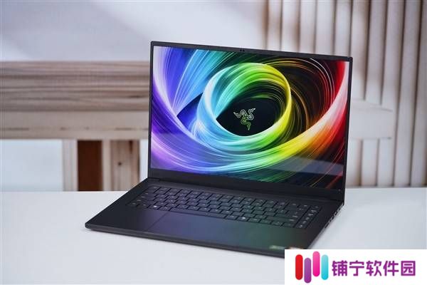 雷蛇灵刃16游戏本新品亮相：轻薄设计搭载RTX 50系列显卡，性能如何？
